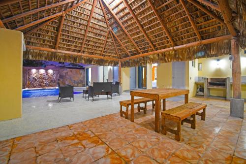 Φωτογραφία από το άλμπουμ του DT La Paz Condos with Pool & Palapa Lounge, 2 mi to Malecón σε La Paz