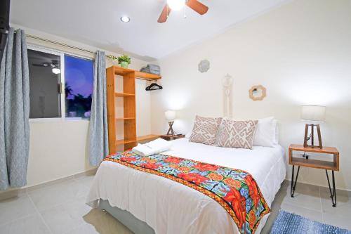 Ένα ή περισσότερα κρεβάτια σε δωμάτιο στο DT La Paz Condos with Pool & Palapa Lounge, 2 mi to Malecón
