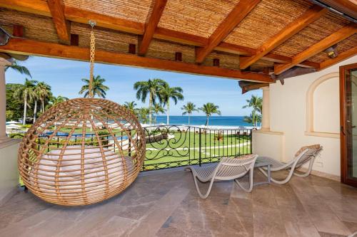 Luxury Ocean Front 2 BR and 2,5 baths for 6 Villa at the Palms Flamingo!