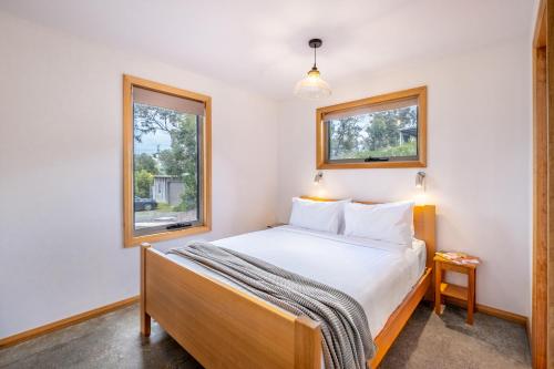 Ένα ή περισσότερα κρεβάτια σε δωμάτιο στο Freycinet Stone Studio 7 - Quartz