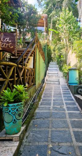 a stone pathway with plants on the side of a building at Pousada Aquarela do Mar in Abraão