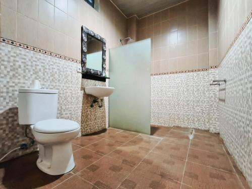 a bathroom with a toilet and a sink at Warji House 1 Ubud in Ubud