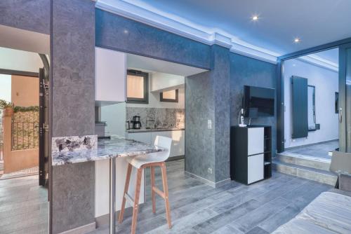 Dapur atau dapur kecil di Apartment les Sablettes panoramic sea view