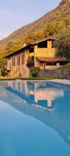 Πισίνα στο ή κοντά στο B&B Ronco degli Ulivi