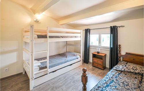 a bedroom with two bunk beds and a desk at Amazing Home In Ste-anastasie-s-issole With Jacuzzi, Wifi And Private Swimming Pool in Sainte-Anastasie-sur-Issole