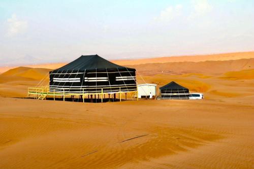 two tents in the middle of the desert at Rashid Desert Private Camp in Bidiyah