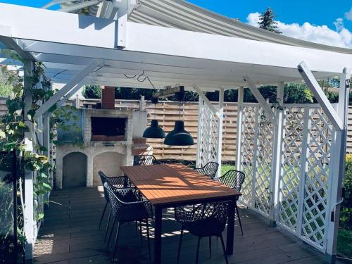 Μπαλκόνι ή βεράντα στο Appartement proche Astérix, Chantilly, CDG, piscine 15 Juin au 30 Aout