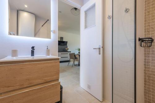 a bathroom with a sink and a mirror at 2P neuf au Coeur de St Jean Cap Ferrat in Saint-Jean-Cap-Ferrat