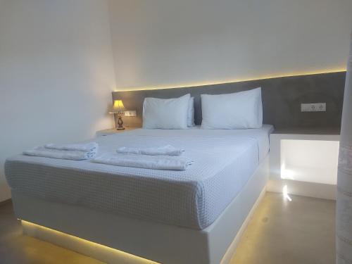 מיטה או מיטות בחדר ב-Porto Merika