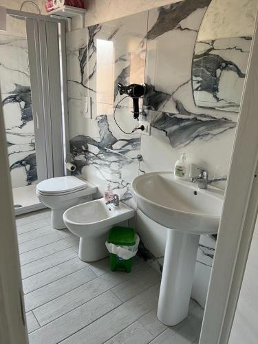 a bathroom with a sink and a toilet at La Casa Di Chiaretta in Falerna