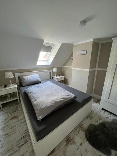 a bedroom with a bed in a room with a window at Ankerplatz Güby in Güby