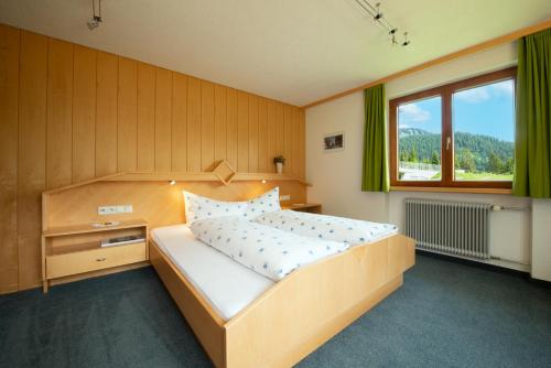Postel nebo postele na pokoji v ubytování Haus Furka