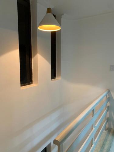 a white bench with a light and two windows at Cabaña 8 Arrecifes in Coveñas