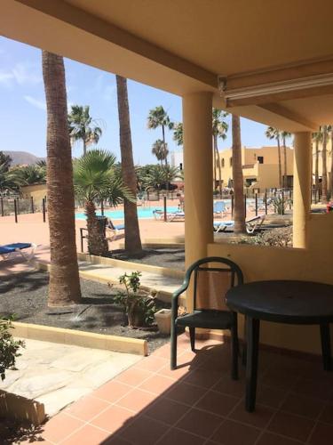 *1 bed apt, fibre, 200mt beach, 2 mins bars/shops*