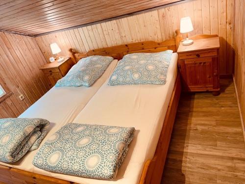 Ein Bett oder Betten in einem Zimmer der Unterkunft Premium-Ferienhaus - Extertal-Ferienpark #49