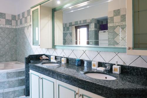 Ένα μπάνιο στο Villa Sevdas