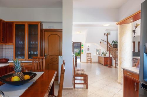 Η κουζίνα ή μικρή κουζίνα στο Villa Sevdas