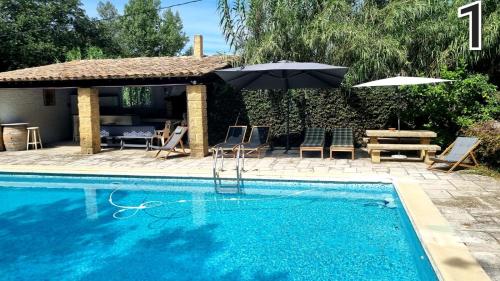 Photo de la galerie de l'établissement Mas provençal à proximité du Pont Du Gard, à Sernhac