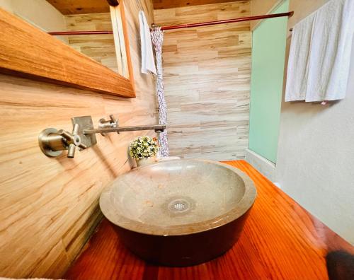 Bilik mandi di A&V Hotel Boutique