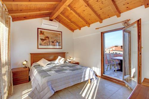 a bedroom with a bed and a balcony at Locanda Delle Acque in Venice