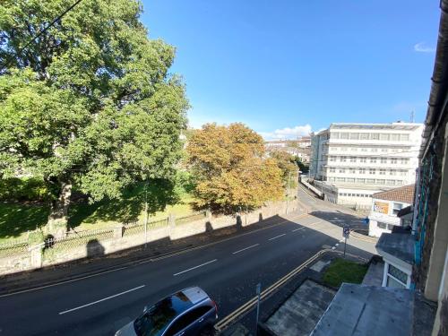 Imagen de la galería de Budget Stay, Shared Guest House, R1 Mount Pleasant hill, en Swansea