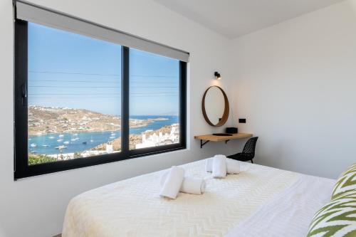 Yalos Mykonos 4 Bedroom Luxury house 5 minute from Ornos Beach w sea & Sunset view