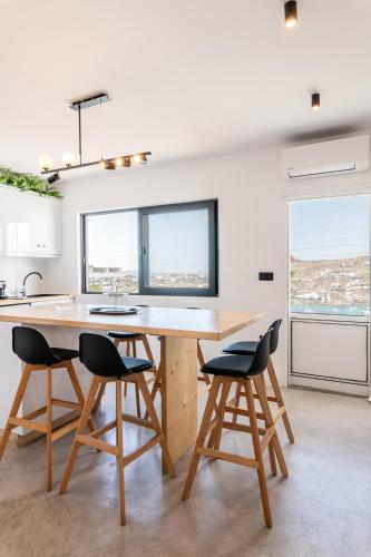 Yalos Mykonos 4 Bedroom Luxury house 5 minute from Ornos Beach w sea & Sunset view