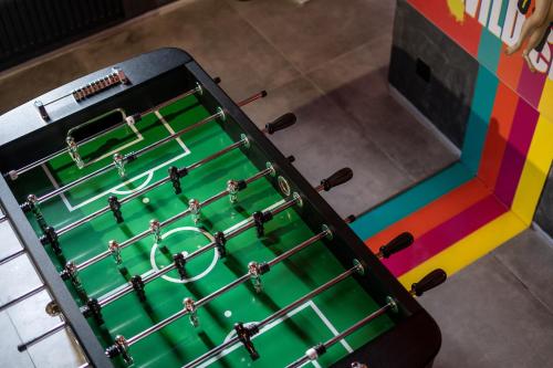 an overhead view of a pool table in a room at Capsule Art Déco - Jacuzzi - Netflix - Home Cinéma - Arcade de jeux & Nintendo switch - 2 chambres - Filet suspendu in Valenciennes