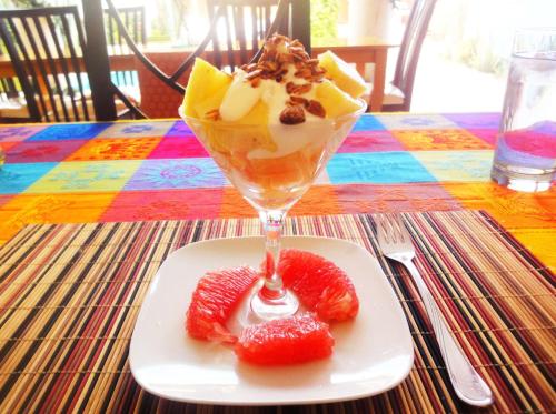 a desert on a plate with strawberries on a table at Merida Santiago Hotel Boutique in Mérida