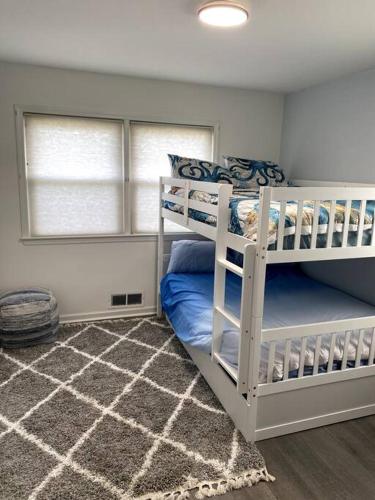 a bedroom with two bunk beds in a room at Fabulous Family Rancher ! Ocean City NJ Beaches in Somers Point