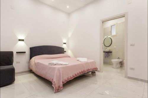 A bed or beds in a room at Alessandra’s house