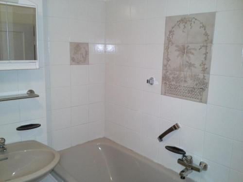 a white bathroom with a sink and a tub at Ferienhaus Peter in Dietmanns bei Waidhofen