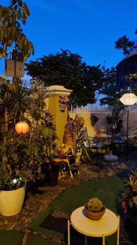 a patio with a table and some plants at Casa Kilig in Santa Cruz de Tenerife