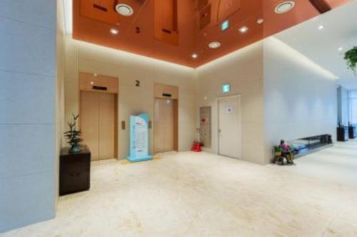 an empty room with a large room with a ceiling at Kwangsu Hotel Haeundae in Busan