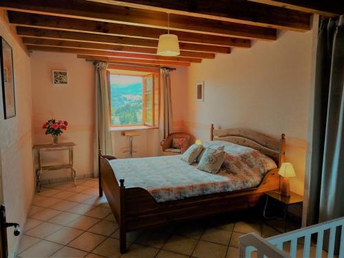 Gallery image of Gîte confortable avec sauna, cheminée, jardin, proche station de ski - FR-1-496-39 in Chevelière
