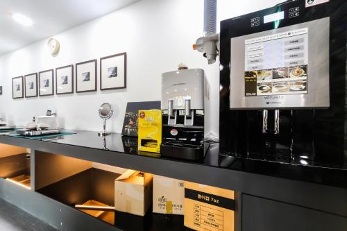 a coffee shop with a machine on a counter at Seomyeon Brown-dot hotel Gold in Busan