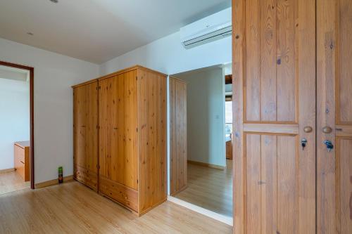 an empty room with wooden walls and a closet at Moritz Palm Villa in Uluwatu