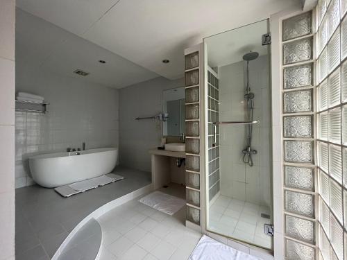 Koupelna v ubytování Coco Grande Hotel