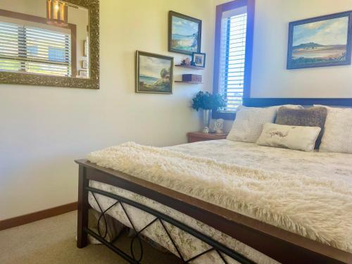Una cama o camas en una habitación de Ballygelvar