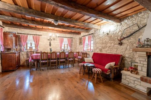 Traditional House Golubić With Sauna - Happy Rentals