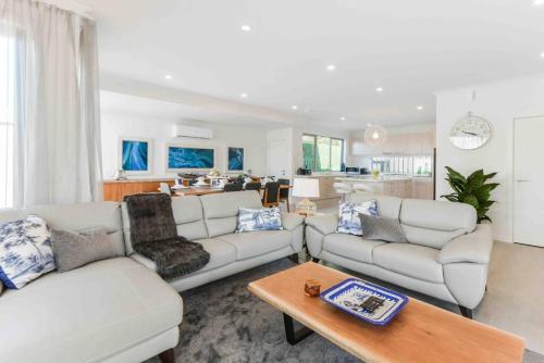 a living room with two couches and a table at The Art House in Rosebud