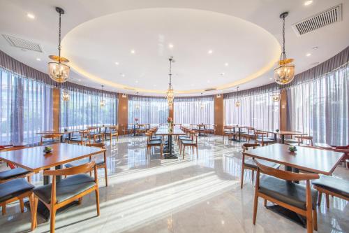 Restaurace v ubytování Atour X Hotel Yantai Penglai Pavilion