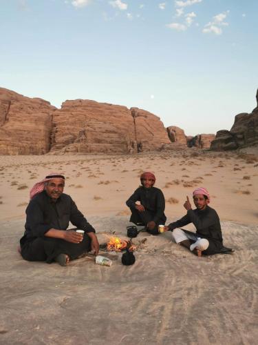 Επισκέπτες που μένουν στο Wadi rum secrets camp