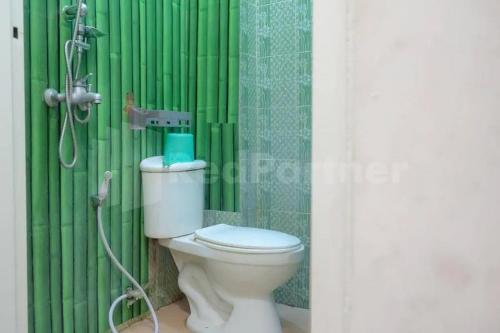 Ванная комната в Homestay Babussalam Rungkut Mitra RedDoorz