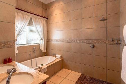 Bilik mandi di Mooiplaas Guesthouse