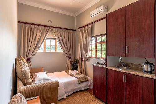 Katil atau katil-katil dalam bilik di Mooiplaas Guesthouse