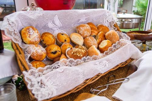 Makanan di atau berdekatan rumah tamu ini