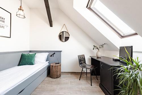 Una cama o camas en una habitación de Hotel Pivoňka