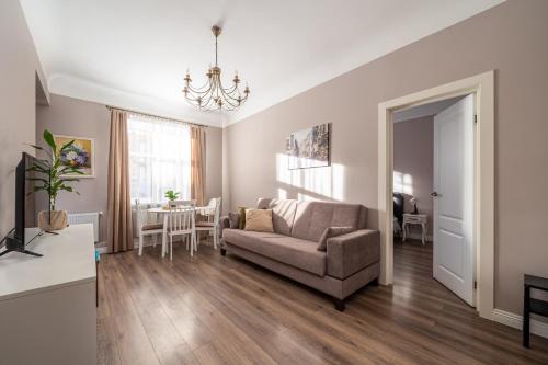 Stylish Latvian Classic 1-Bedroom Apartment Near City Center, Parks & Public Transport Links