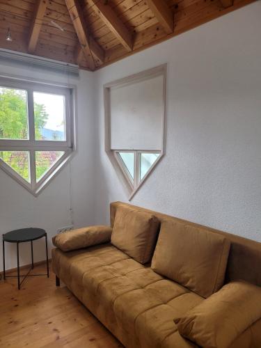 Χώρος καθιστικού στο Architektenhaus Albblick